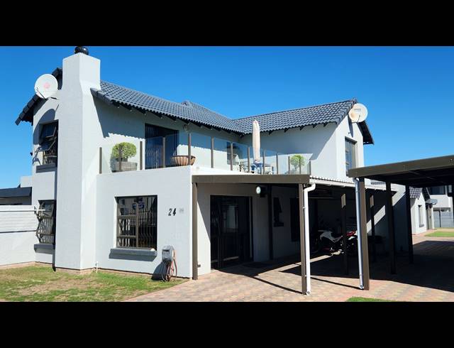 2 BEDROOM TOWNHOUSE FOR SALE IN DIAZ BEACH